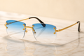 Lunettes de soleil carrées sans bords — Verres bleus polarisés & branches argentées